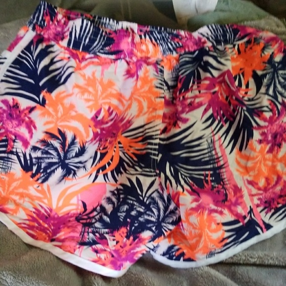 Shorts - Picture 3 of 3